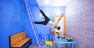 Don't	just	party.	Pose	like	a	star. Not	your	birthday?	How	about	surprise	your	friend?
